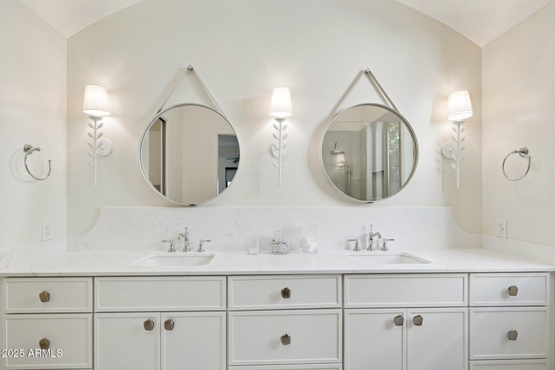 18-web-or-mls-8894-e-wood-dr