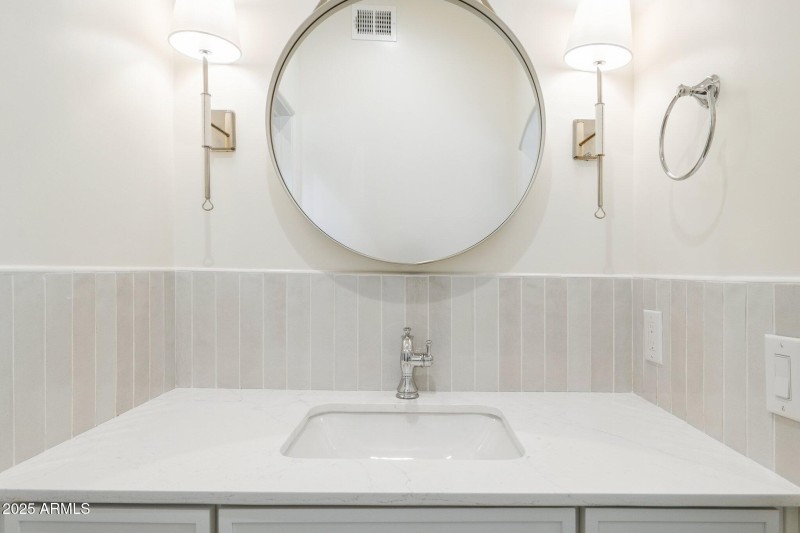 27-web-or-mls-8894-e-wood-dr