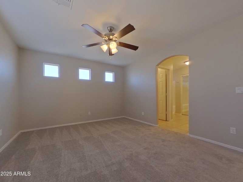 4_pc_jmyzlXs2YZ_JzBQZlqf15_layout_1