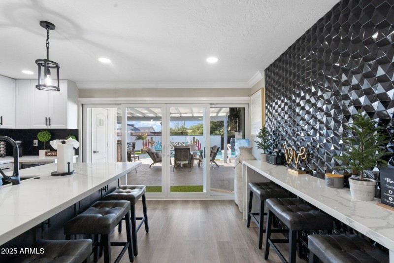 6-web-or-mls-PML09179