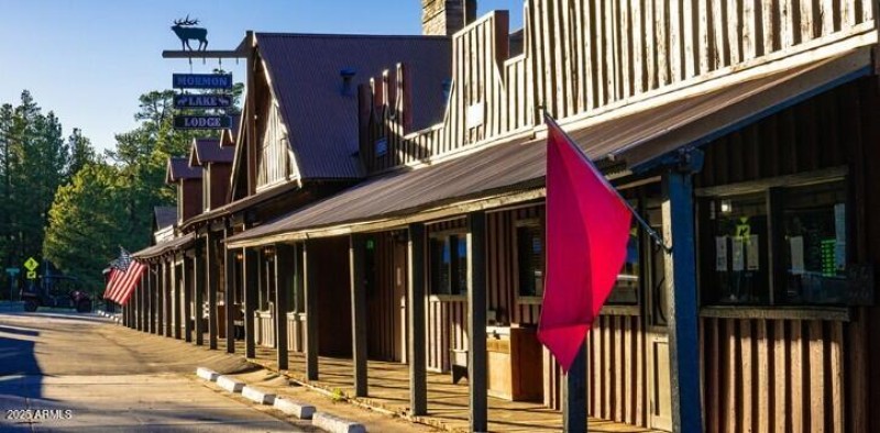 Mormon Lake Lodge/Saloon