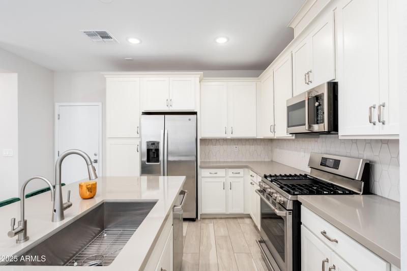 724 E Lark St UNIT 102 - 14