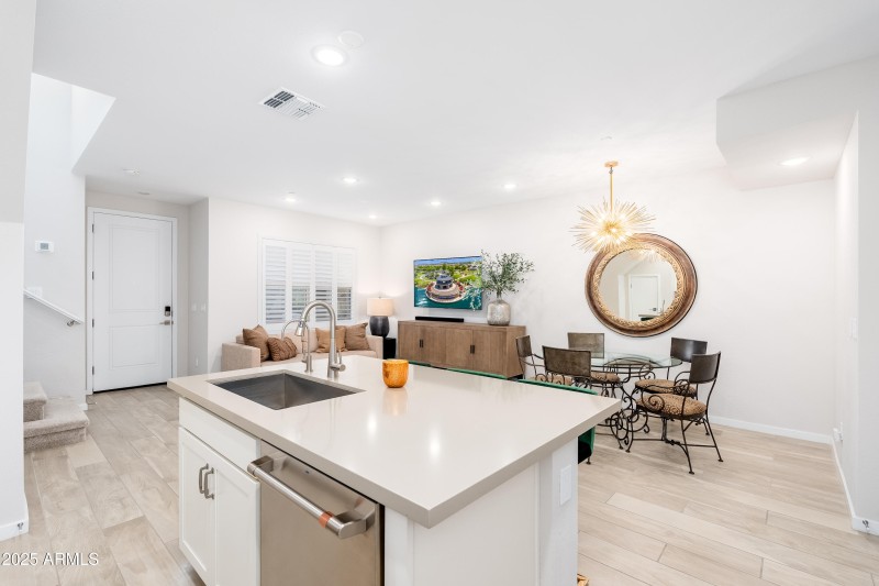 724 E Lark St UNIT 102 - 15