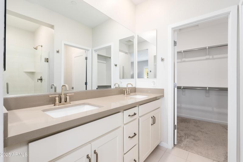 724 E Lark St UNIT 102 - 18