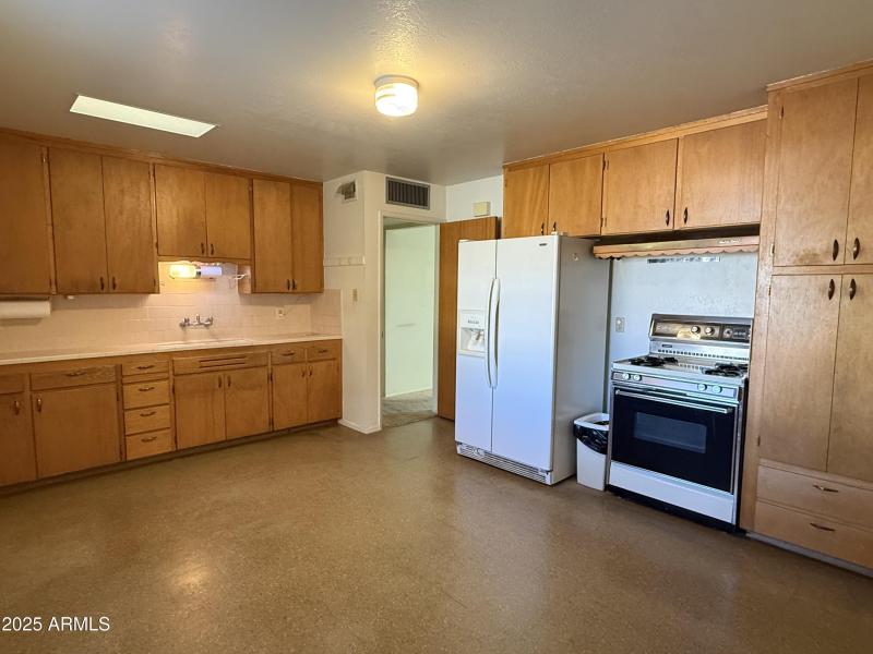 E14CB533-AF6E-44B6-8D1C-26AC8C0158C4