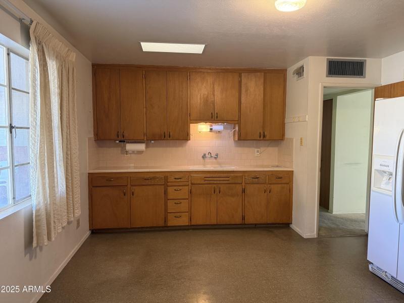 63FD5069-ABF2-4F60-9BB6-A3F8D9F7E21B