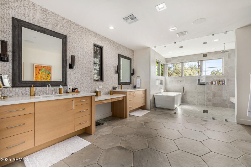32 Master Bathroom