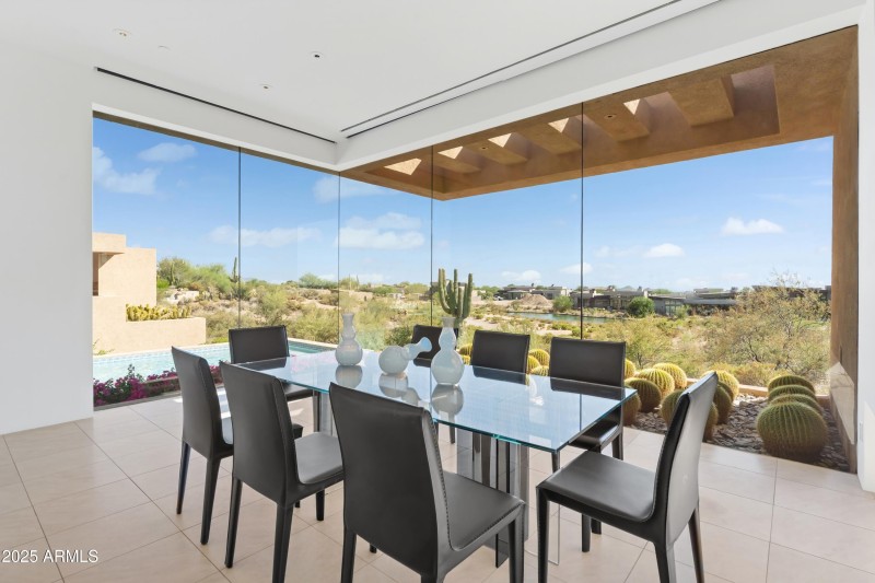 023_Dining Room - Glass Walls