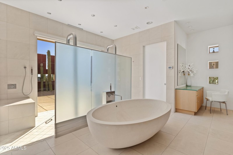 033_Spa Bathroom with Limestone Tub