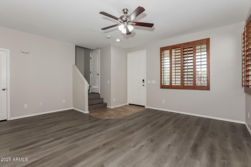 002-photo-living-room-14016134