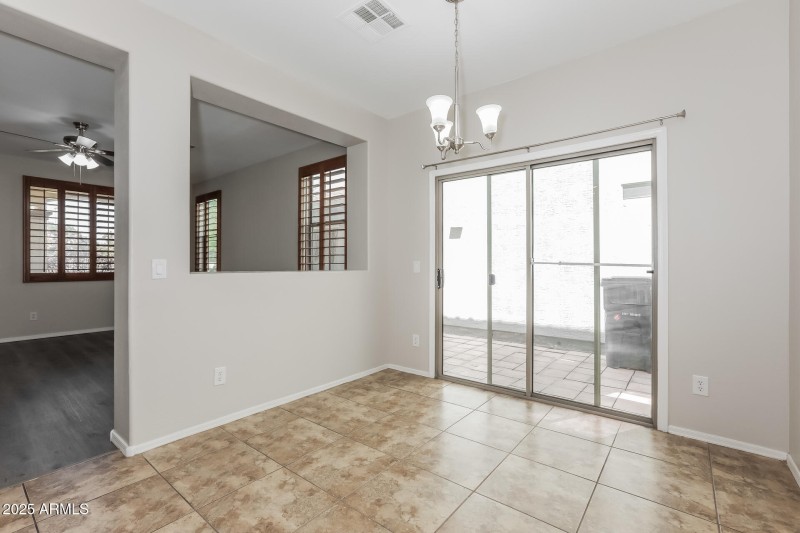 004-photo-dining-room-14016136