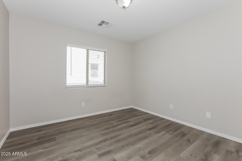 012-photo-bedroom-14016140