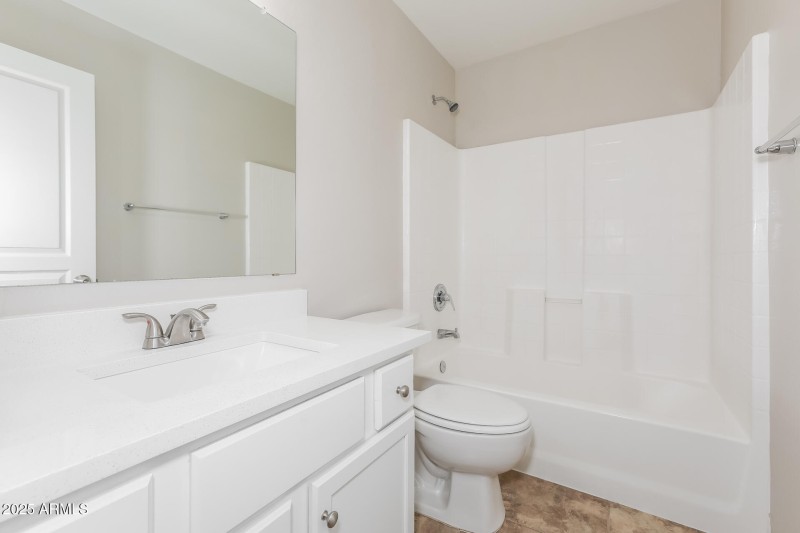 013-photo-bathroom-14016126