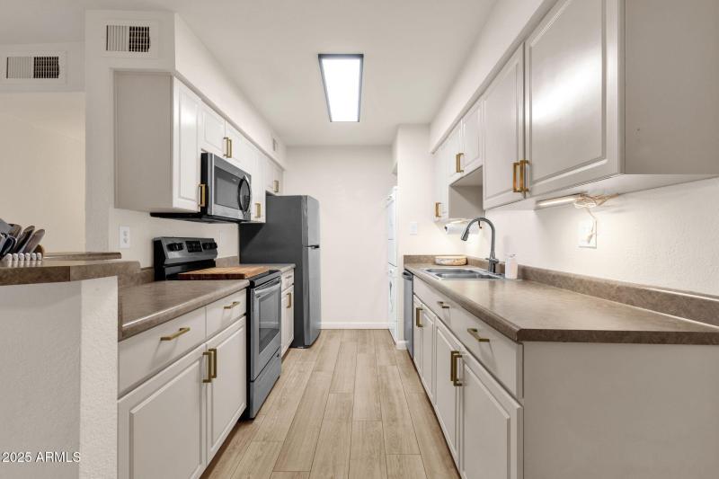 14-web-or-mls-5995-n-78th-st-1100