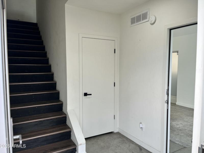 1ST FLOOR - MAIN ENTRY