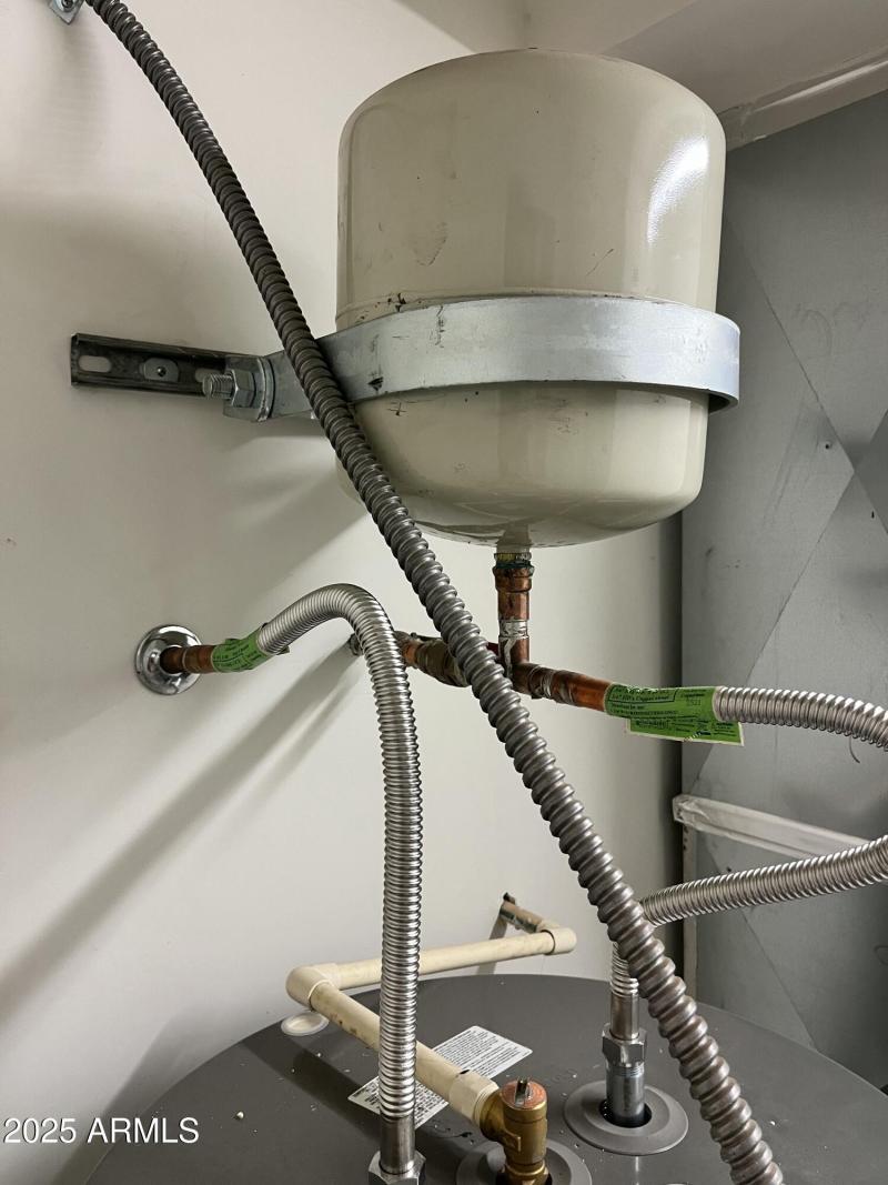 WATER UNIT - UTILITY ROOM OFF GYM(6)