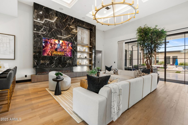 7-web-or-mls-6324-e-cochise-rd