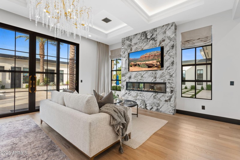 24-web-or-mls-6324-e-cochise-rd