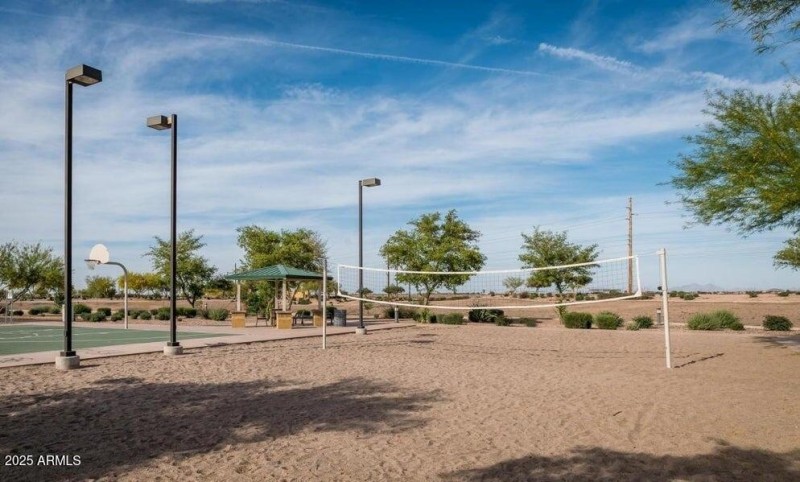 Community Volley and basketball courts