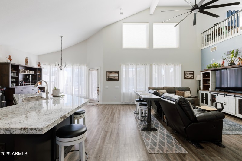 3951 E Cullumber St_23