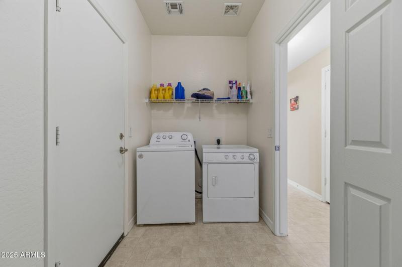 21-web-or-mls-43226 W Kimberly St-21