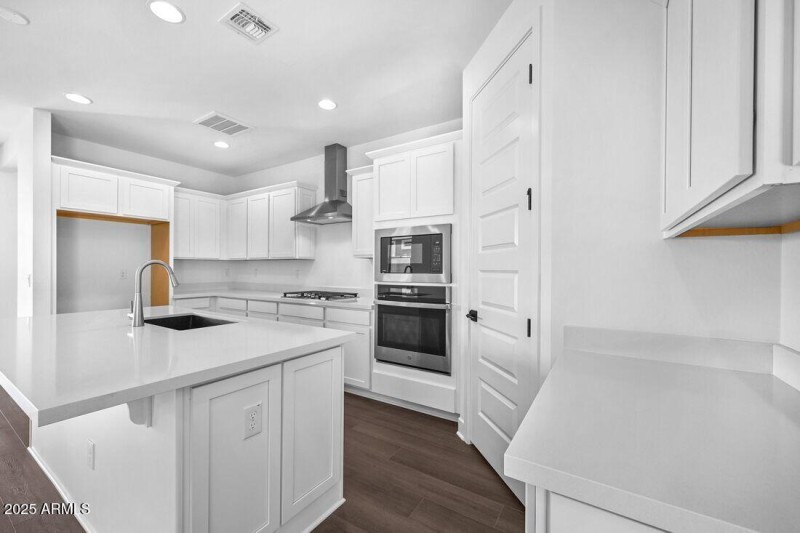 hj-az-phoenix-lucero-hazel-lot-52-kitche