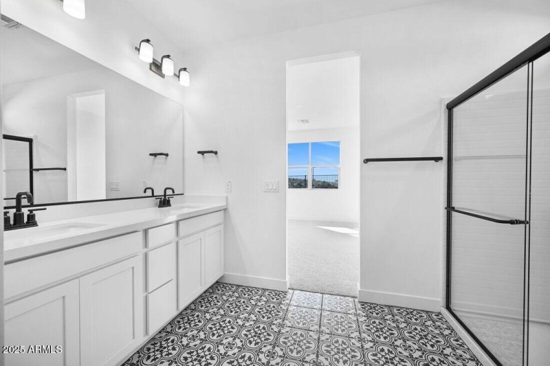 hj-az-phoenix-lucero-hazel-lot-52-bathro