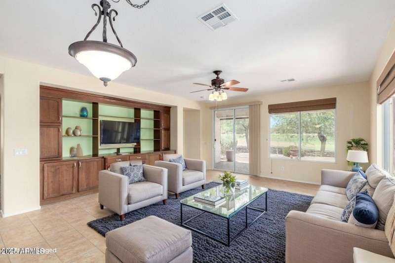 20250602201046701455000000-o - Living Ro