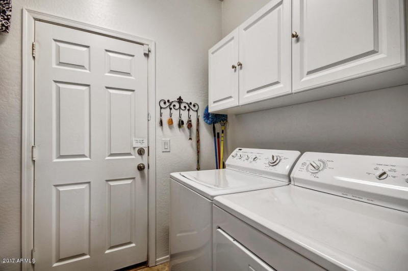 WASHER & DRYER INCLUDED WITH WHITE CABIN