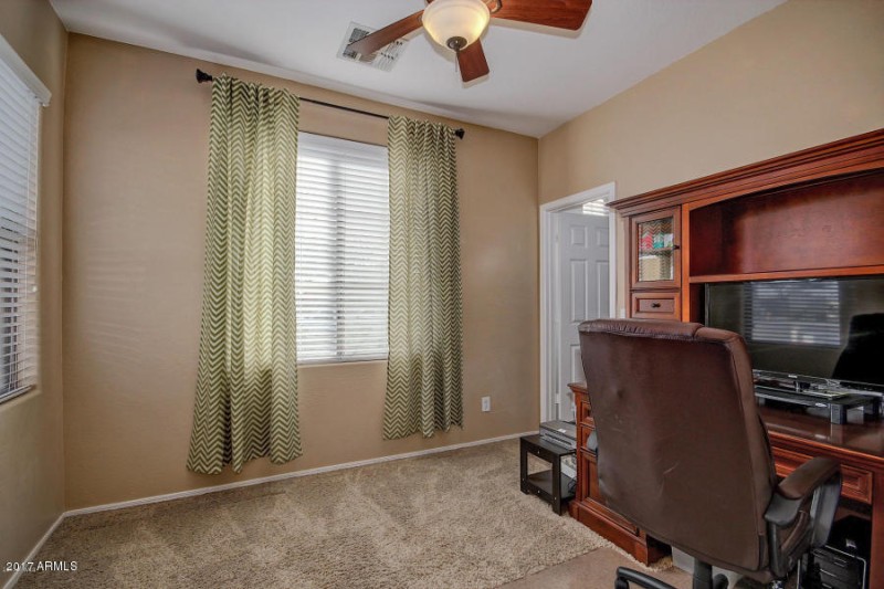 NICE SIZE BEDROOM WITH WALK IN CLOSET SP