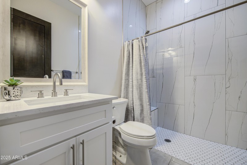 Casita Bathroom-pic 2