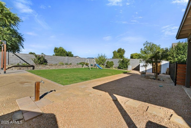 Burwick Large Backyard