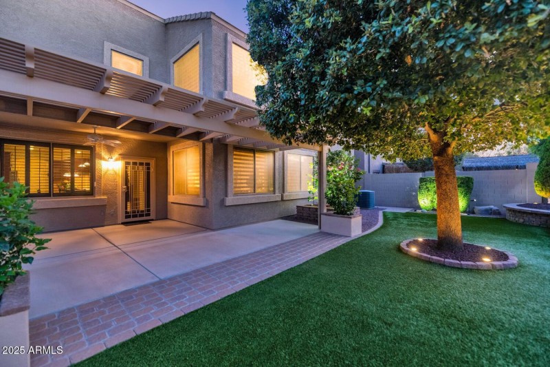 9582 W Albert Ln-large-041-032-9582 W Al