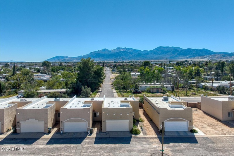 062002-390 Robin Court