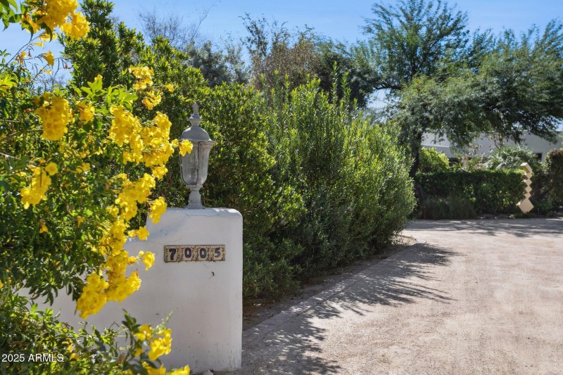 2-web-or-mls-7005-e-jackrabbit-rd