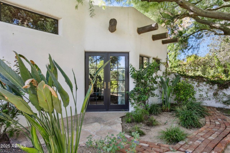 4-web-or-mls-7005-e-jackrabbit-rd