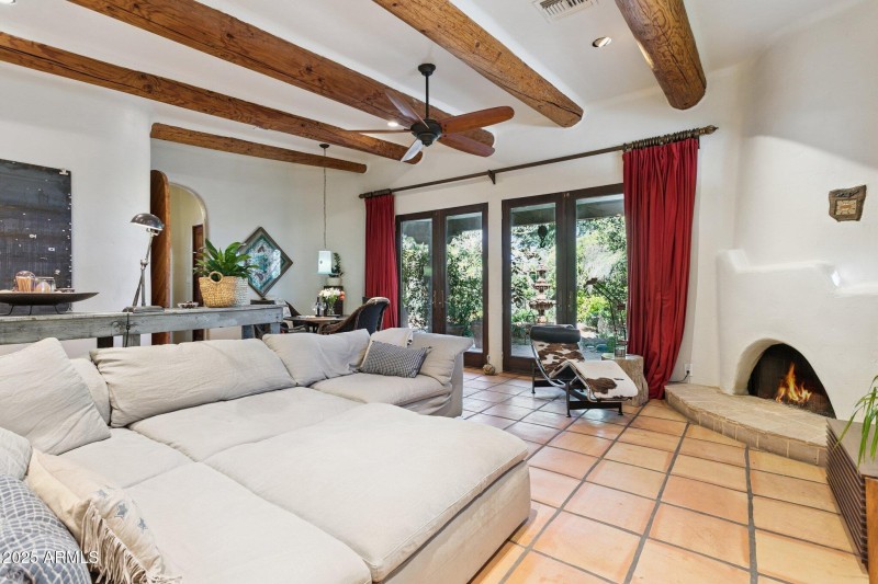 7-web-or-mls-7005-e-jackrabbit-rd