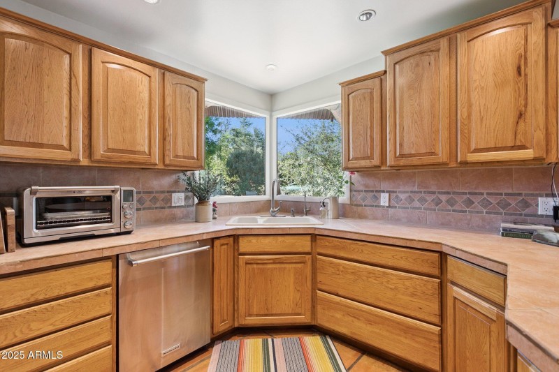 20-web-or-mls-7005-e-jackrabbit-rd