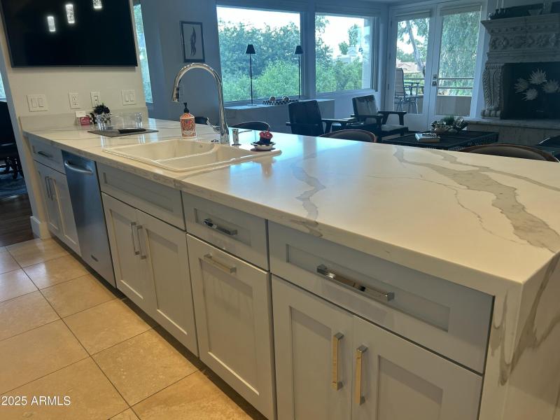 QUARTZ COUNTERS