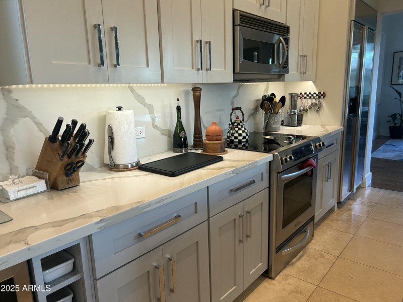 STAINLESS APPLIANCES