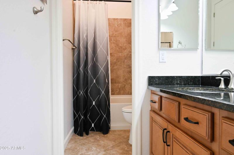 Quiet Way-Hall_Bath2