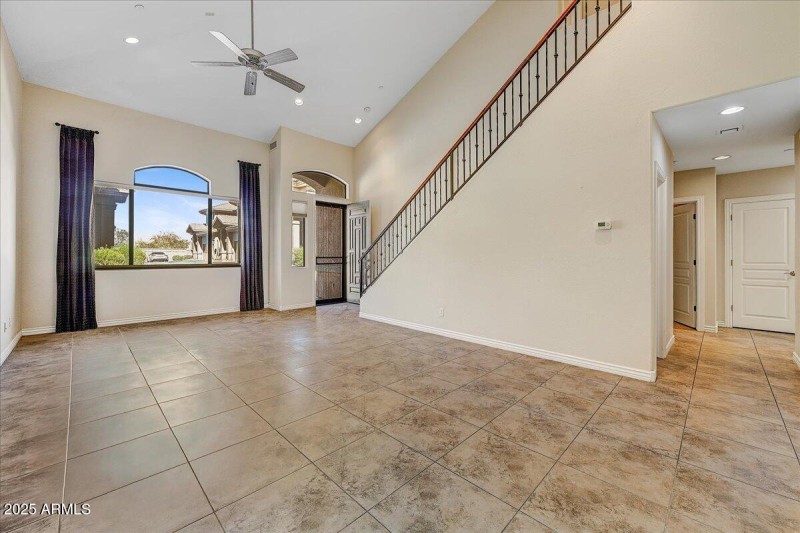 04-Foyer & Staircase