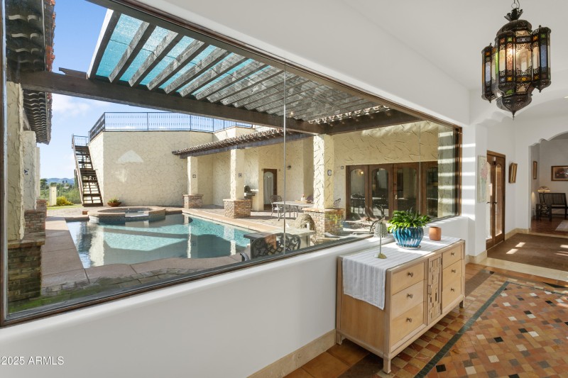 Natural Light Abounds