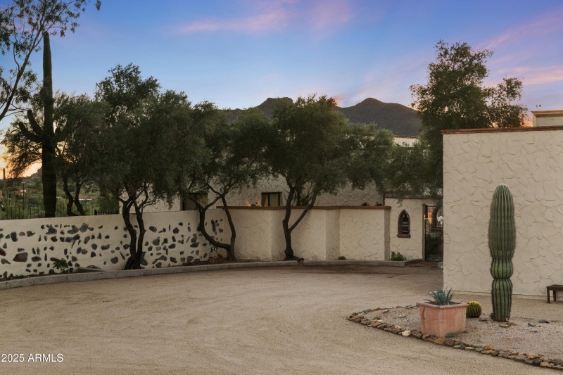 Sizable Parking and Entry