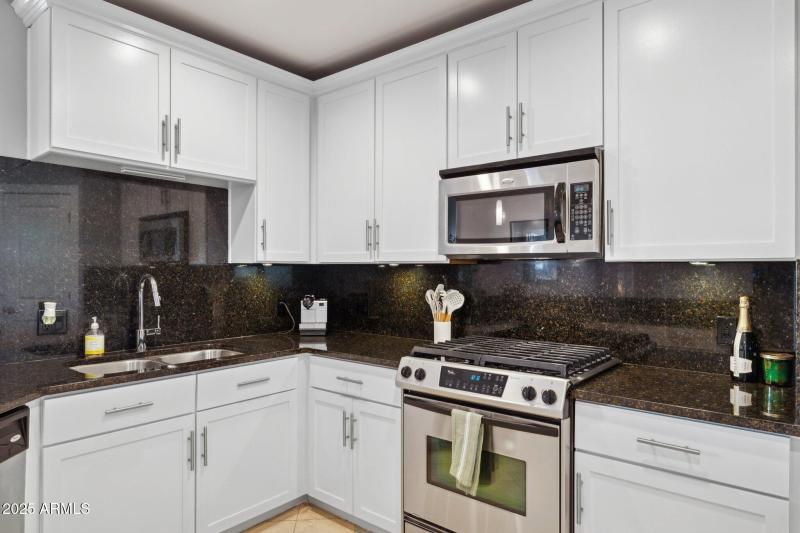 42-web-or-mls-945-e-playa-del-norte-dr-3