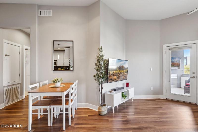 46-web-or-mls-945-e-playa-del-norte-dr-3