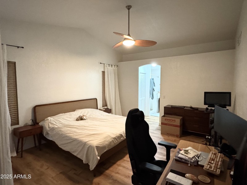 Masterbedroom_1185 N Woodburne Dr_IMG_95