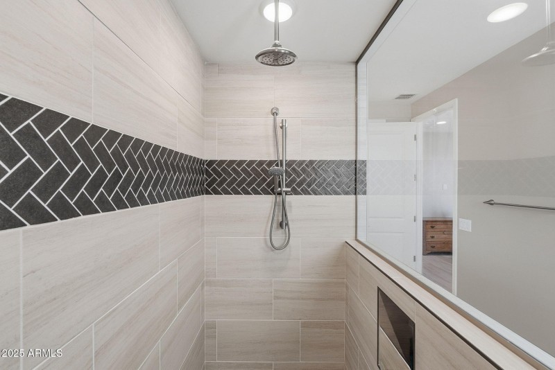 Tile Surround Primary Shower