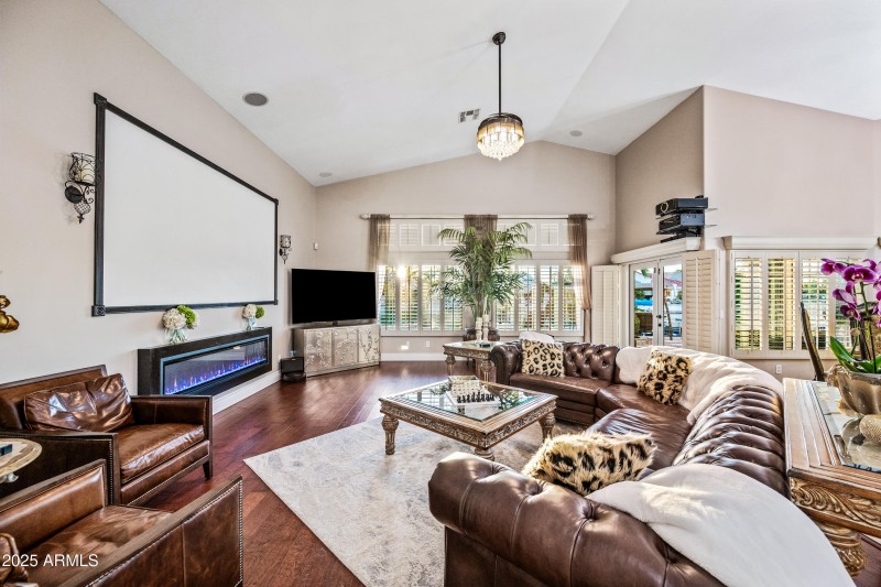 5-1817EWTC-ocupix-IR