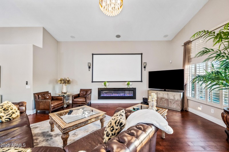 8-1817EWTC-ocupix-IR